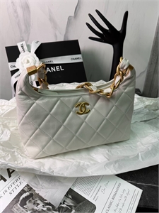 {{productViewItem.photos[photoViewList.activeNavIndex].Alt || productViewItem.photos[photoViewList.activeNavIndex].Description || 'Сумка CHANEL'}}