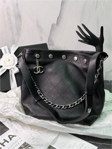 {{productViewItem.photos[photoViewList.activeNavIndex].Alt || productViewItem.photos[photoViewList.activeNavIndex].Description || 'Сумка CHANEL'}}