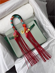 {{productViewItem.photos[photoViewList.activeNavIndex].Alt || productViewItem.photos[photoViewList.activeNavIndex].Description || 'Твилли HERMES'}}