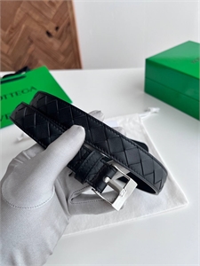 {{productViewItem.photos[photoViewList.activeNavIndex].Alt || productViewItem.photos[photoViewList.activeNavIndex].Description || 'Ремень Bottega Veneta'}}