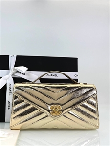 {{productViewItem.photos[photoViewList.activeNavIndex].Alt || productViewItem.photos[photoViewList.activeNavIndex].Description || 'Сумка CHANEL'}}