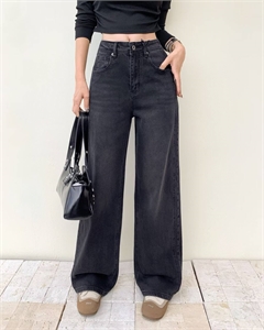 {{productViewItem.photos[photoViewList.activeNavIndex].Alt || productViewItem.photos[photoViewList.activeNavIndex].Description || 'Джинсы MIU MIU'}}