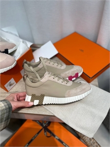 {{productViewItem.photos[photoViewList.activeNavIndex].Alt || productViewItem.photos[photoViewList.activeNavIndex].Description || 'Кроссовки HERMES'}}