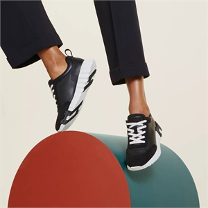 {{productViewItem.photos[photoViewList.activeNavIndex].Alt || productViewItem.photos[photoViewList.activeNavIndex].Description || 'Кроссовки HERMES'}}