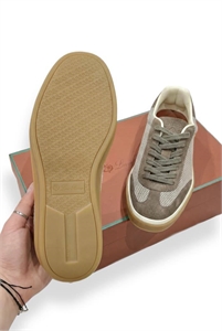 {{productViewItem.photos[photoViewList.activeNavIndex].Alt || productViewItem.photos[photoViewList.activeNavIndex].Description || 'Кеды LORO PIANA'}}