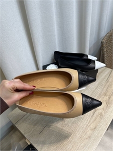 {{productViewItem.photos[photoViewList.activeNavIndex].Alt || productViewItem.photos[photoViewList.activeNavIndex].Description || 'Балетки CHANEL'}}