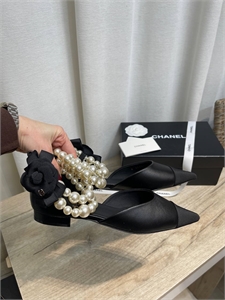 {{productViewItem.photos[photoViewList.activeNavIndex].Alt || productViewItem.photos[photoViewList.activeNavIndex].Description || 'Туфли CHANEL'}}