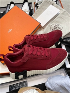 {{productViewItem.photos[photoViewList.activeNavIndex].Alt || productViewItem.photos[photoViewList.activeNavIndex].Description || 'Кроссовки HERMES'}}