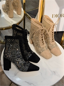 {{productViewItem.photos[photoViewList.activeNavIndex].Alt || productViewItem.photos[photoViewList.activeNavIndex].Description || 'Ботильоны CHANEL'}}