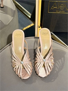 {{productViewItem.photos[photoViewList.activeNavIndex].Alt || productViewItem.photos[photoViewList.activeNavIndex].Description || 'Босоножки Alevi Milano'}}