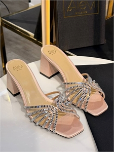 {{productViewItem.photos[photoViewList.activeNavIndex].Alt || productViewItem.photos[photoViewList.activeNavIndex].Description || 'Босоножки Alevi Milano'}}