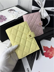 {{productViewItem.photos[photoViewList.activeNavIndex].Alt || productViewItem.photos[photoViewList.activeNavIndex].Description || 'Обложка CHANEL'}}