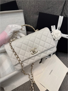 {{productViewItem.photos[photoViewList.activeNavIndex].Alt || productViewItem.photos[photoViewList.activeNavIndex].Description || 'Сумка CHANEL'}}