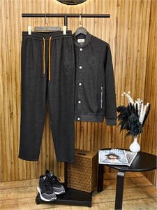 {{productViewItem.photos[photoViewList.activeNavIndex].Alt || productViewItem.photos[photoViewList.activeNavIndex].Description || 'Костюм HERMES'}}