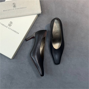 {{productViewItem.photos[photoViewList.activeNavIndex].Alt || productViewItem.photos[photoViewList.activeNavIndex].Description || 'Туфли CHANEL'}}