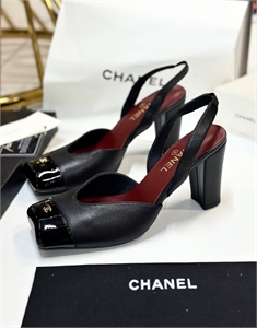 {{productViewItem.photos[photoViewList.activeNavIndex].Alt || productViewItem.photos[photoViewList.activeNavIndex].Description || 'Туфли CHANEL'}}