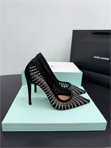 {{productViewItem.photos[photoViewList.activeNavIndex].Alt || productViewItem.photos[photoViewList.activeNavIndex].Description || 'Туфли Aquazzura'}}