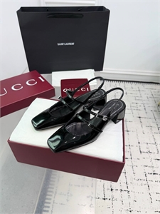 {{productViewItem.photos[photoViewList.activeNavIndex].Alt || productViewItem.photos[photoViewList.activeNavIndex].Description || 'Туфли GUCCI'}}