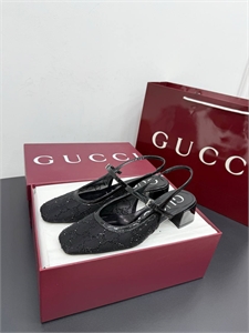 {{productViewItem.photos[photoViewList.activeNavIndex].Alt || productViewItem.photos[photoViewList.activeNavIndex].Description || 'Туфли GUCCI'}}