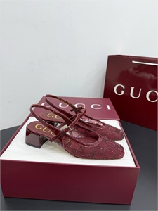 {{productViewItem.photos[photoViewList.activeNavIndex].Alt || productViewItem.photos[photoViewList.activeNavIndex].Description || 'Туфли GUCCI'}}