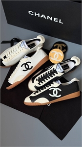 {{productViewItem.photos[photoViewList.activeNavIndex].Alt || productViewItem.photos[photoViewList.activeNavIndex].Description || 'Кроссовки CHANEL'}}