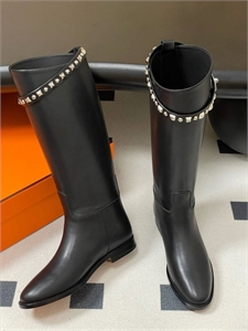 {{productViewItem.photos[photoViewList.activeNavIndex].Alt || productViewItem.photos[photoViewList.activeNavIndex].Description || 'Сапоги HERMES'}}