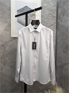 {{productViewItem.photos[photoViewList.activeNavIndex].Alt || productViewItem.photos[photoViewList.activeNavIndex].Description || 'Рубашка KITON'}}