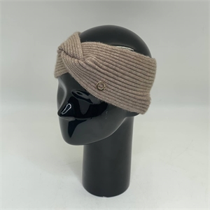 {{productViewItem.photos[photoViewList.activeNavIndex].Alt || productViewItem.photos[photoViewList.activeNavIndex].Description || 'Повязка LORO PIANA Кашемир'}}