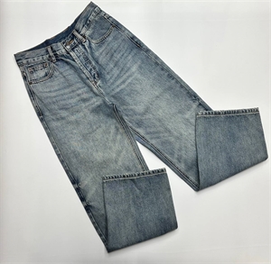 {{productViewItem.photos[photoViewList.activeNavIndex].Alt || productViewItem.photos[photoViewList.activeNavIndex].Description || 'Джинсы CELINE'}}