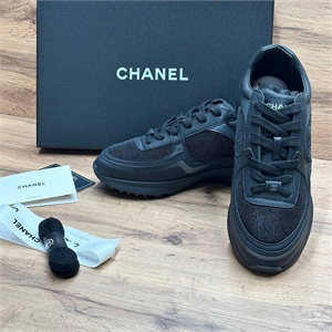 {{productViewItem.photos[photoViewList.activeNavIndex].Alt || productViewItem.photos[photoViewList.activeNavIndex].Description || 'Кроссовки CHANEL'}}