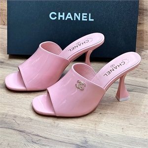 {{productViewItem.photos[photoViewList.activeNavIndex].Alt || productViewItem.photos[photoViewList.activeNavIndex].Description || 'Босоножки CHANEL'}}