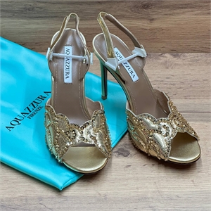 {{productViewItem.photos[photoViewList.activeNavIndex].Alt || productViewItem.photos[photoViewList.activeNavIndex].Description || 'Босоножки Aquazzura'}}