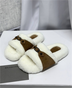 {{productViewItem.photos[photoViewList.activeNavIndex].Alt || productViewItem.photos[photoViewList.activeNavIndex].Description || 'Тапочки BALENCIAGA'}}