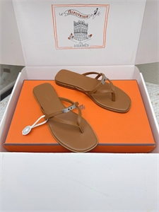 {{productViewItem.photos[photoViewList.activeNavIndex].Alt || productViewItem.photos[photoViewList.activeNavIndex].Description || 'Шлепанцы HERMES'}}