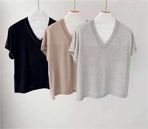 {{productViewItem.photos[photoViewList.activeNavIndex].Alt || productViewItem.photos[photoViewList.activeNavIndex].Description || 'Костюм LORO PIANA'}}