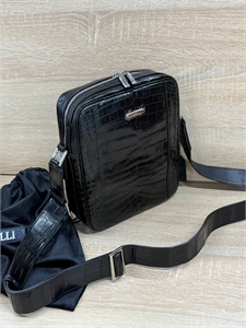 {{productViewItem.photos[photoViewList.activeNavIndex].Alt || productViewItem.photos[photoViewList.activeNavIndex].Description || 'Сумка ZILLI из кожи крокодила'}}