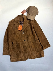 {{productViewItem.photos[photoViewList.activeNavIndex].Alt || productViewItem.photos[photoViewList.activeNavIndex].Description || 'Пиджак LORO PIANA'}}