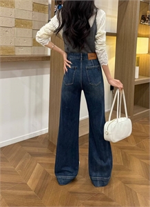 {{productViewItem.photos[photoViewList.activeNavIndex].Alt || productViewItem.photos[photoViewList.activeNavIndex].Description || 'Джинсы CHANEL'}}