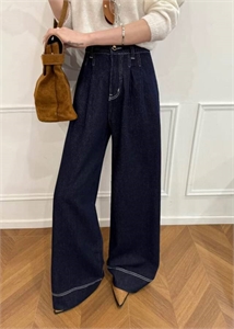 {{productViewItem.photos[photoViewList.activeNavIndex].Alt || productViewItem.photos[photoViewList.activeNavIndex].Description || 'Джинсы LORO PIANA'}}