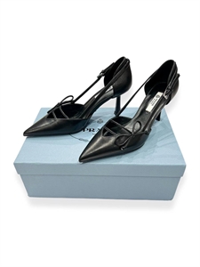 {{productViewItem.photos[photoViewList.activeNavIndex].Alt || productViewItem.photos[photoViewList.activeNavIndex].Description || 'Туфли PRADA'}}