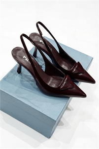 {{productViewItem.photos[photoViewList.activeNavIndex].Alt || productViewItem.photos[photoViewList.activeNavIndex].Description || 'Туфли PRADA'}}