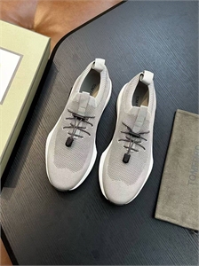 {{productViewItem.photos[photoViewList.activeNavIndex].Alt || productViewItem.photos[photoViewList.activeNavIndex].Description || 'Кроссовки TOM FORD'}}