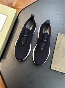 {{productViewItem.photos[photoViewList.activeNavIndex].Alt || productViewItem.photos[photoViewList.activeNavIndex].Description || 'Кроссовки TOM FORD'}}