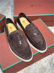 {{productViewItem.photos[photoViewList.activeNavIndex].Alt || productViewItem.photos[photoViewList.activeNavIndex].Description || 'Лоферы LORO PIANA'}}