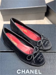 {{productViewItem.photos[photoViewList.activeNavIndex].Alt || productViewItem.photos[photoViewList.activeNavIndex].Description || 'Балетки CHANEL'}}