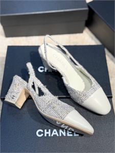 {{productViewItem.photos[photoViewList.activeNavIndex].Alt || productViewItem.photos[photoViewList.activeNavIndex].Description || 'Туфли CHANEL'}}