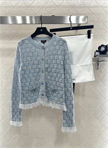 {{productViewItem.photos[photoViewList.activeNavIndex].Alt || productViewItem.photos[photoViewList.activeNavIndex].Description || 'Кардиган CHANEL'}}