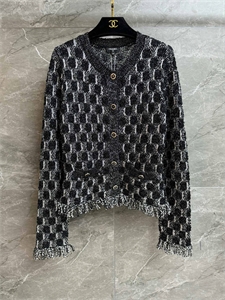 {{productViewItem.photos[photoViewList.activeNavIndex].Alt || productViewItem.photos[photoViewList.activeNavIndex].Description || 'Кардиган CHANEL'}}