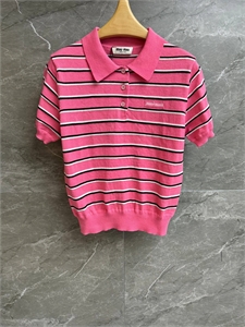 {{productViewItem.photos[photoViewList.activeNavIndex].Alt || productViewItem.photos[photoViewList.activeNavIndex].Description || 'Кофта MIU MIU'}}