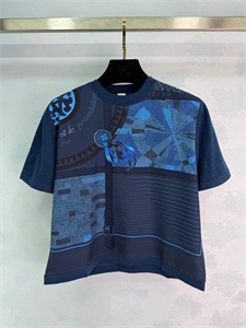 {{productViewItem.photos[photoViewList.activeNavIndex].Alt || productViewItem.photos[photoViewList.activeNavIndex].Description || 'Кофта HERMES'}}